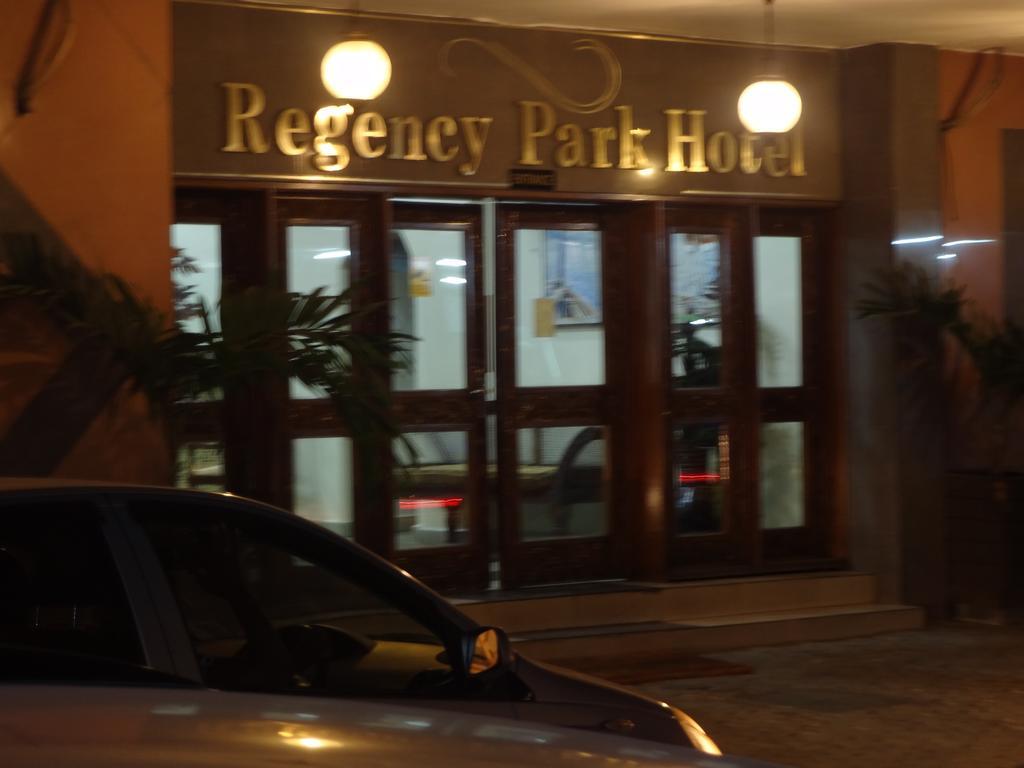 Regency Park Hotel Момбаса Экстерьер фото