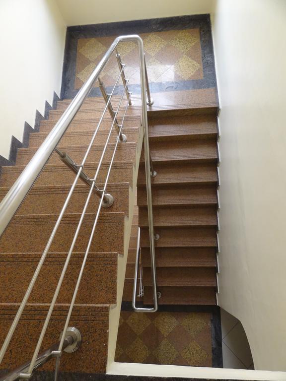Regency Park Hotel Момбаса Экстерьер фото