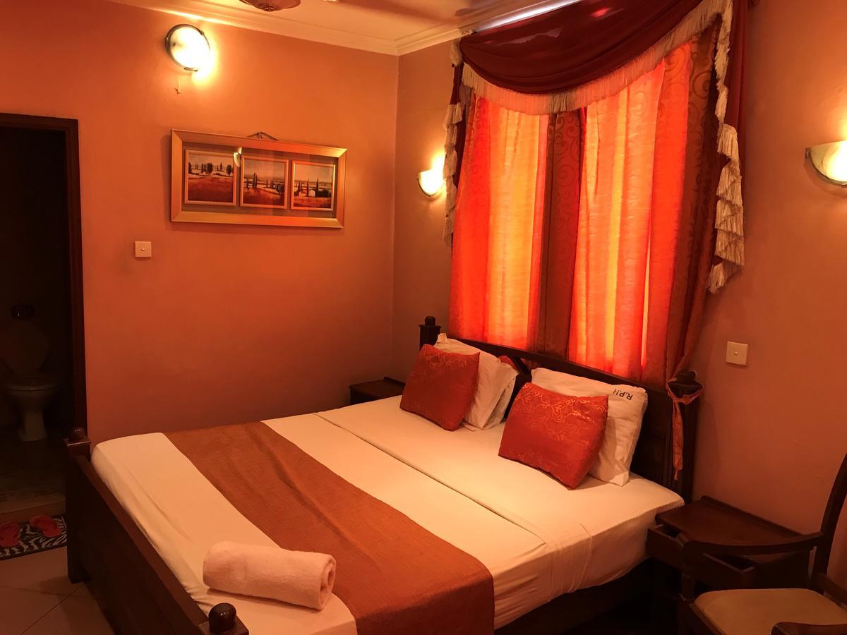 Regency Park Hotel Момбаса Экстерьер фото